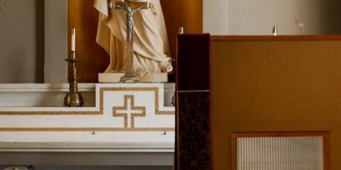 a statue of jesus in a church setting